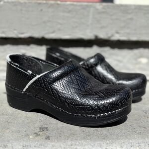 Dansko Women's Professional Clog Black Woven Leather | Size 38 / 7.5